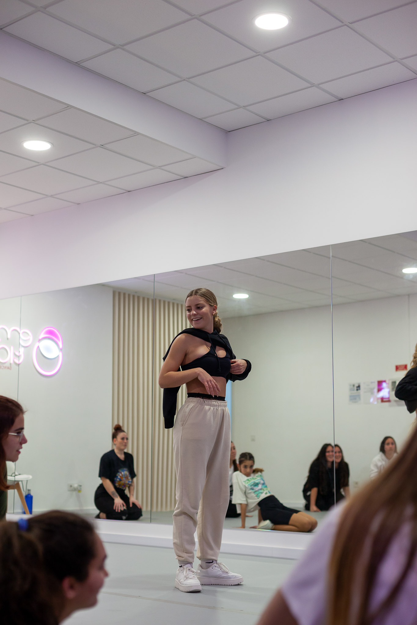 Maria Martins - Aula 104